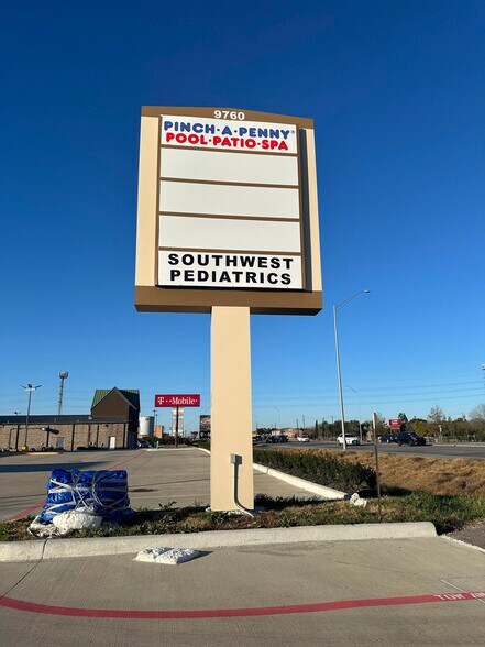 More Photos Of 9760 Highway 6 S, Sugar Land Storefront For Lease