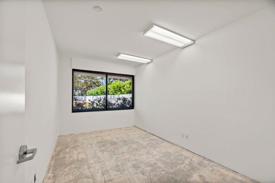 More Photos Of 22808 Lockness Ave, Torrance Warehouse For Lease