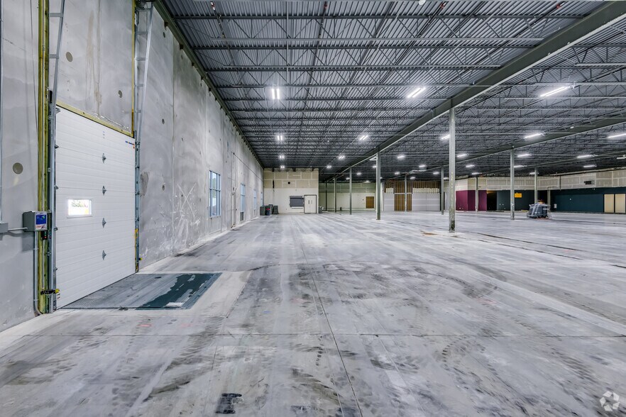 More Photos Of W233N2095 Ridgeview Pky, Waukesha Warehouse For Lease