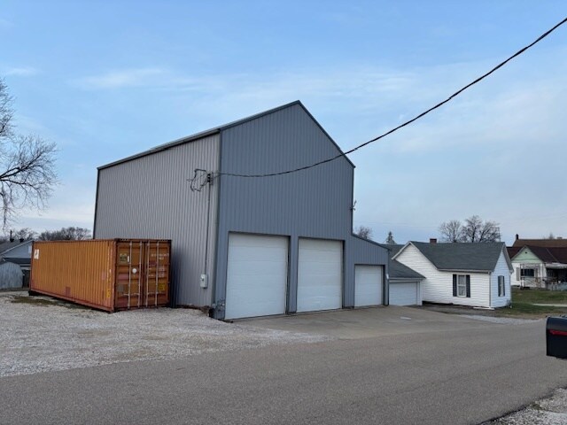 More Photos Of 205 S 5th St, Francisco Warehouse For Sale