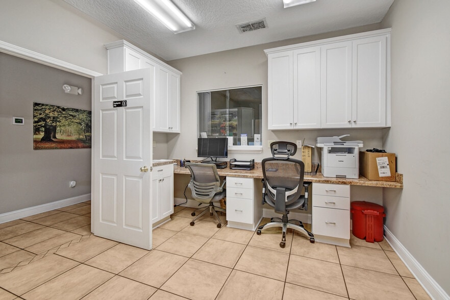 More Photos Of 1555 Kingsley Ave, Orange Park Office For Sale