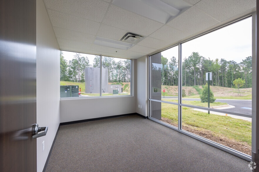 More Photos Of 70 Business Park Ct, Cartersville Distribution For Lease