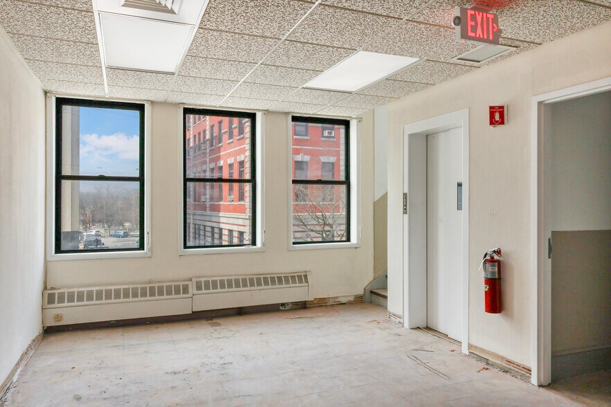 More Photos Of 17 Market St, Poughkeepsie Office For Sale