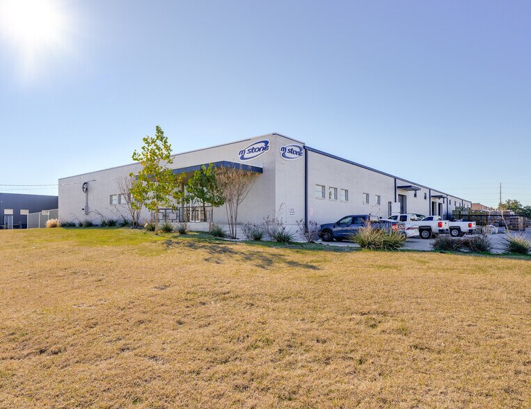Primary Photo Of 8821 Directors Row, Dallas Warehouse For Sale