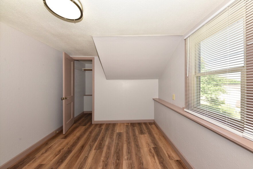 More Photos Of N96W20275 County Line Rd, Menomonee Falls Multifamily For Sale
