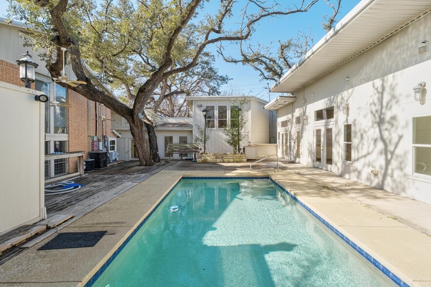 More Photos Of 121 Scott St, San Marcos Office Residential For Sale