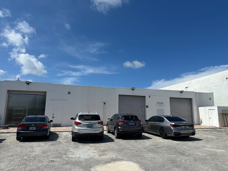 More Photos Of 1820 NE 146th St, Miami Manufacturing For Sale