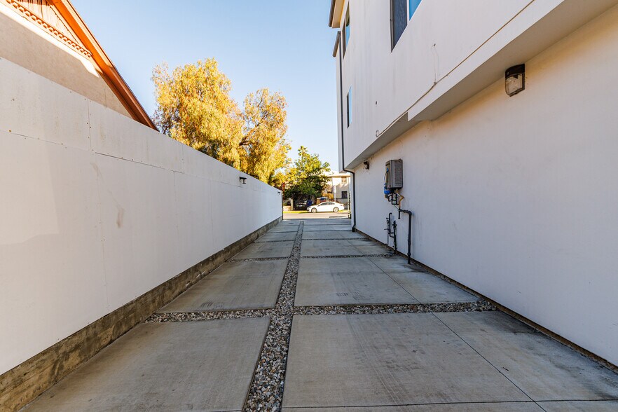 More Photos Of 1119 N Berendo St, Los Angeles Apartments For Sale