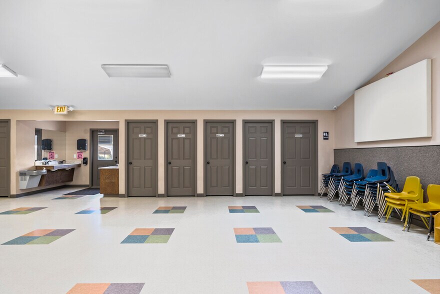 Primary Photo Of 989 Old Mcdade Rd, Elgin Daycare Center For Sale