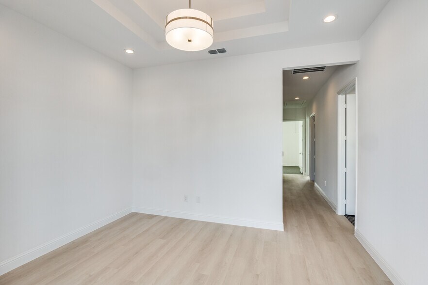 More Photos Of 6000 Alma Rd, McKinney Business Park For Lease