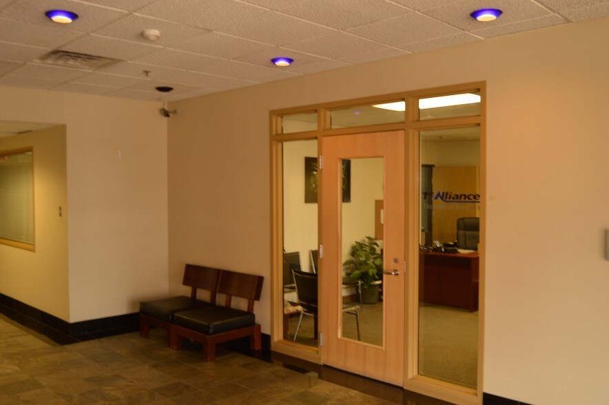 More Photos Of 1075 S Yukon St, Denver Office For Lease