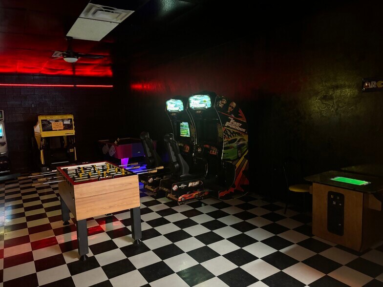 More Photos Of 901 E St, Snyder General Retail For Sale