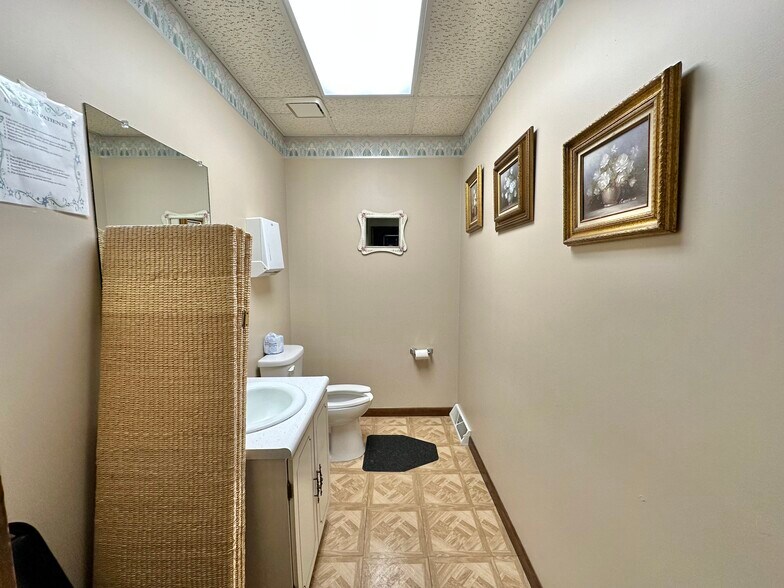 More Photos Of 3445-3449 Ridge Rd, Highland Office For Lease
