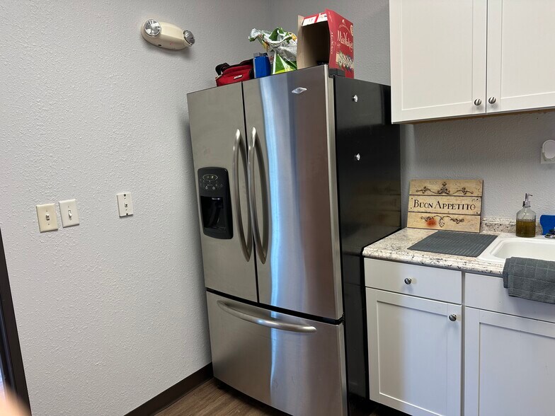 More Photos Of 1705 N Main St, Cleburne Auto Dealership For Lease