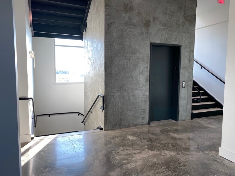 More Photos Of 330 Wonder World Dr, San Marcos Loft Creative Space For Lease