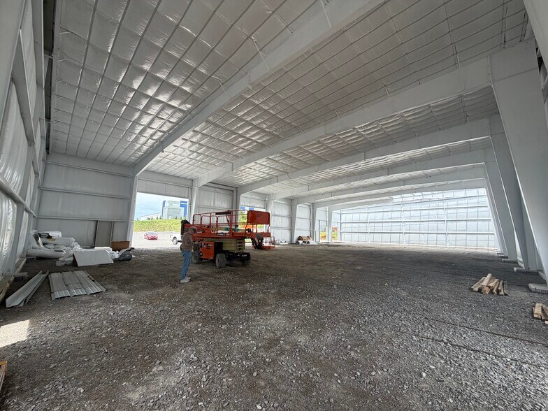 More Photos Of 9381 Seward Rd, Fairfield Warehouse For Lease