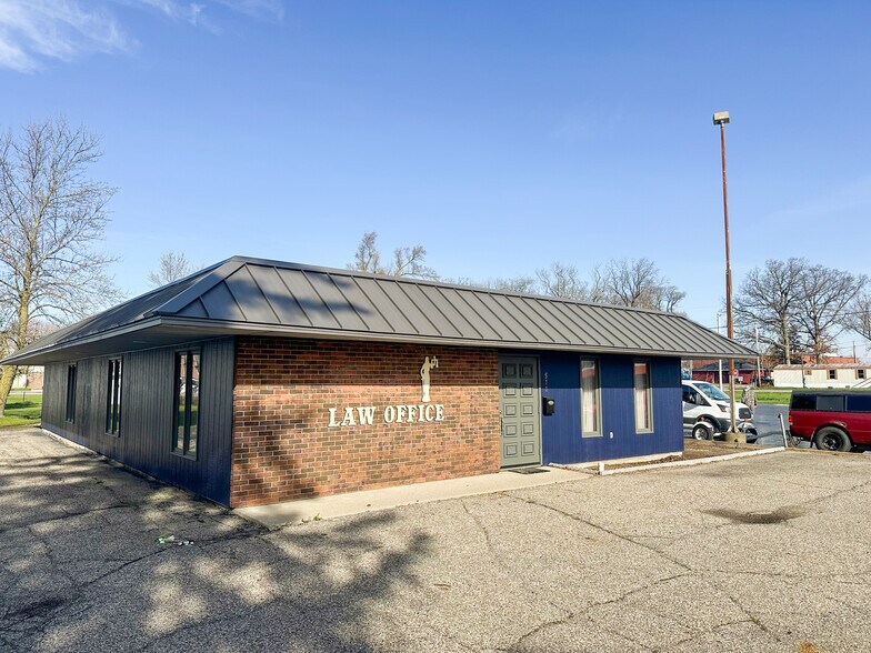 Primary Photo Of 511 N Wayne St, Angola Office For Sale