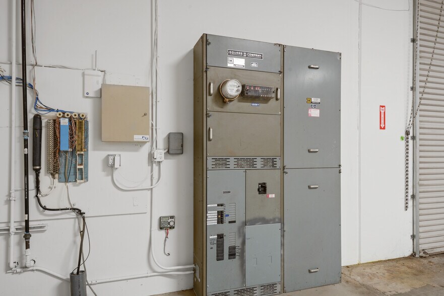 More Photos Of 2296 N Batavia St, Orange Warehouse For Sale