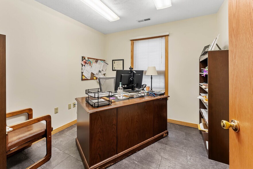 More Photos Of 725 N Pike St, Grafton Office For Sale