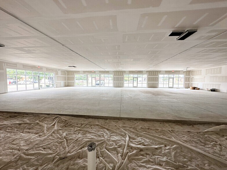 More Photos Of 2101 S 3rd St, Terre Haute Storefront For Lease