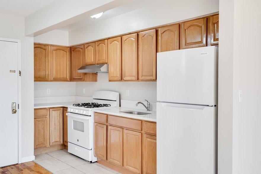 More Photos Of 10430 39th Ave, Corona Apartments For Sale