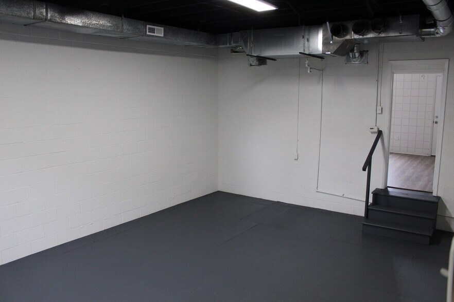 More Photos Of 2806 S Brentwood Blvd, Saint Louis Office For Sale