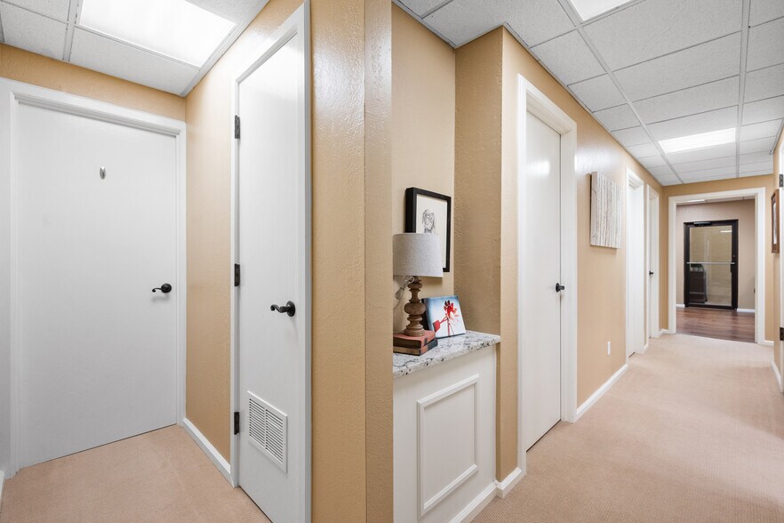 More Photos Of 2529 74th St, Lubbock Office For Sale