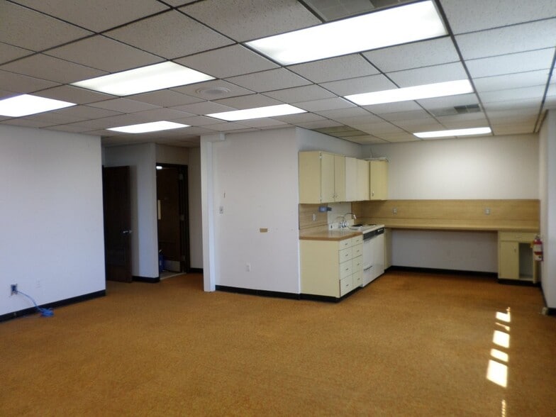 More Photos Of 224 Dunmore St, Throop Bank For Sale