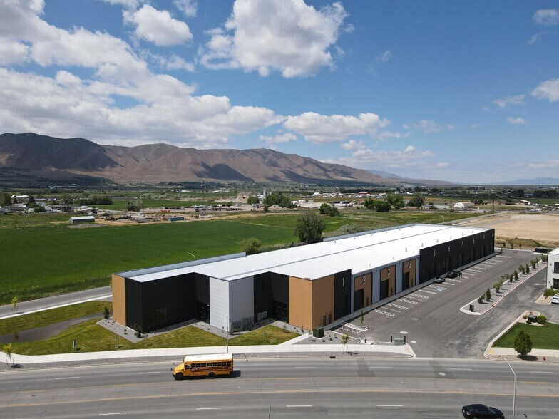 More Photos Of 292 S American Way, Payson Warehouse For Sale