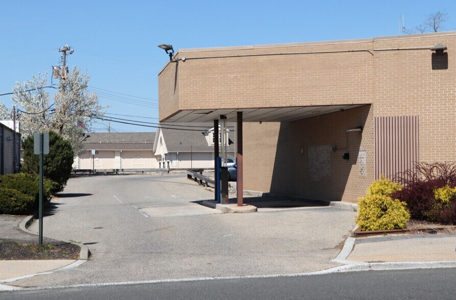 More Photos Of 24 Main St, Toms River Bank For Lease