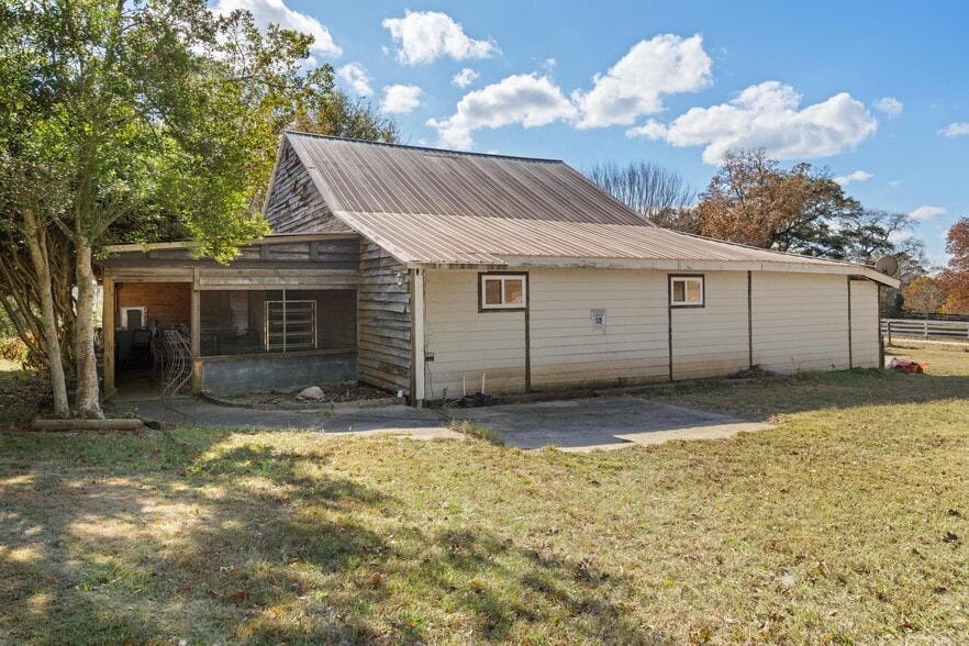 More Photos Of 607 Butts Mill Rd, Pine Mountain General Retail For Sale
