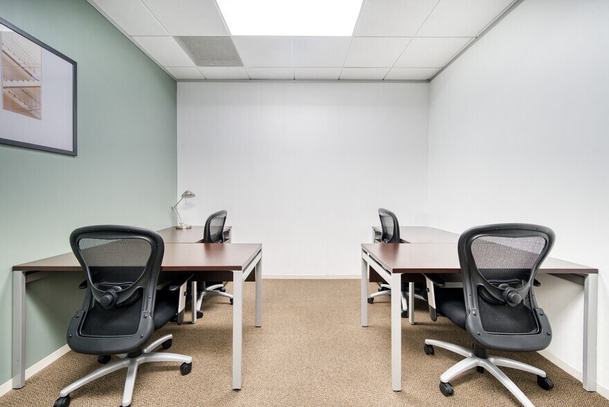 More Photos Of 21 Waterway Ave, The Woodlands Coworking Space