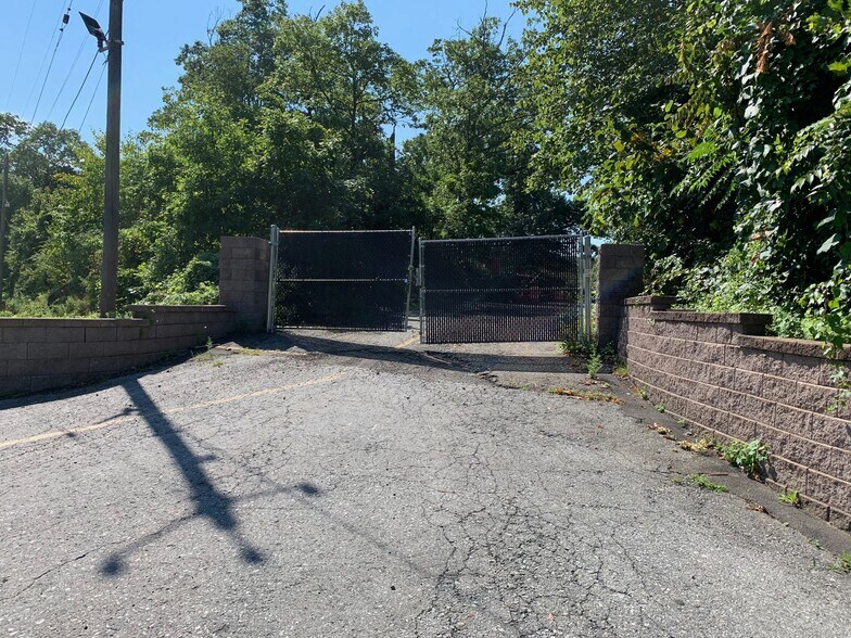 More Photos Of 3199A Albany Post Rd, Buchanan Land For Lease