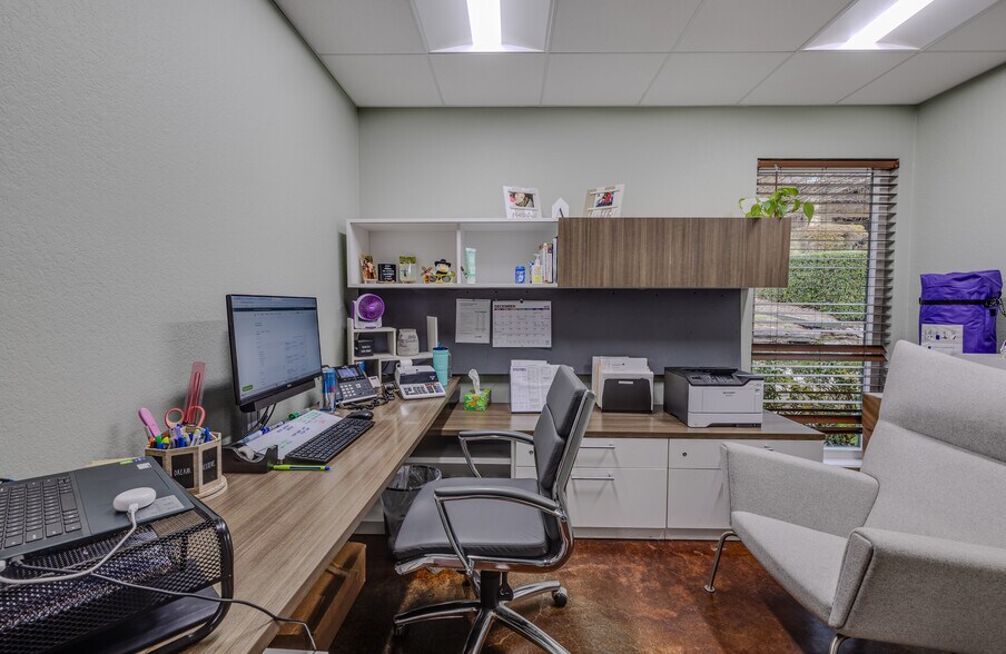 More Photos Of 4800 Bryant Irvin Ct, Fort Worth Office For Sale