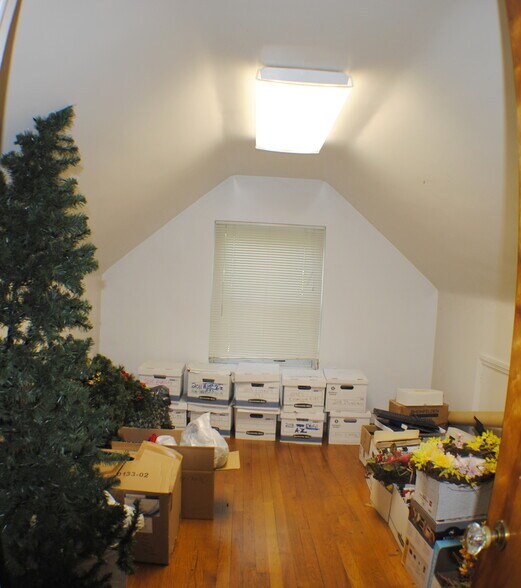 More Photos Of 501 Burton Ave, Youngwood Office For Sale