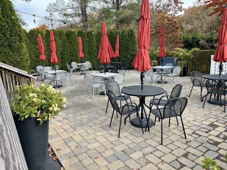 More Photos Of 1141 Walker Rd, Great Falls Restaurant For Lease