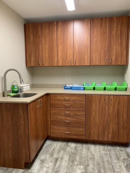 More Photos Of 686 Stokes Rd, Medford Medical For Sale