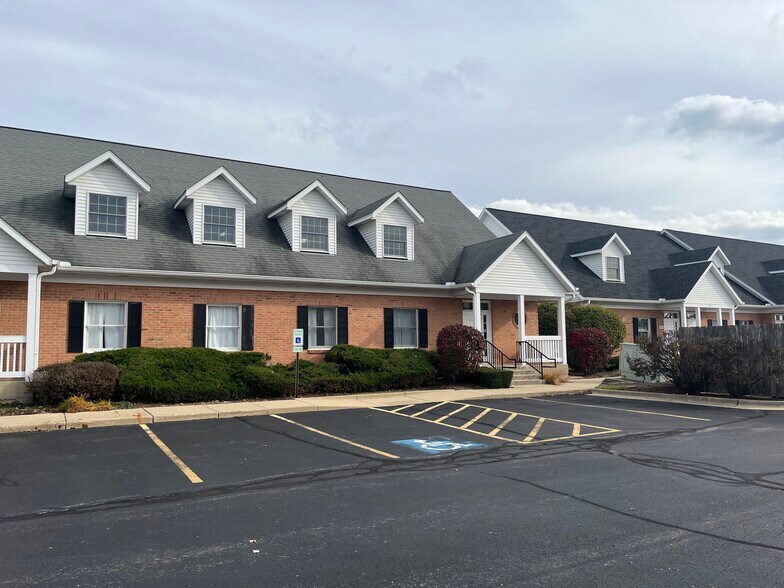 More Photos Of 183 Heritage Dr, Crystal Lake Medical For Sale