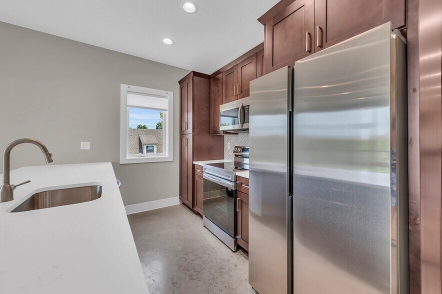 More Photos Of 3937-3937 Kenwood Ave, Kansas City Apartments For Sale