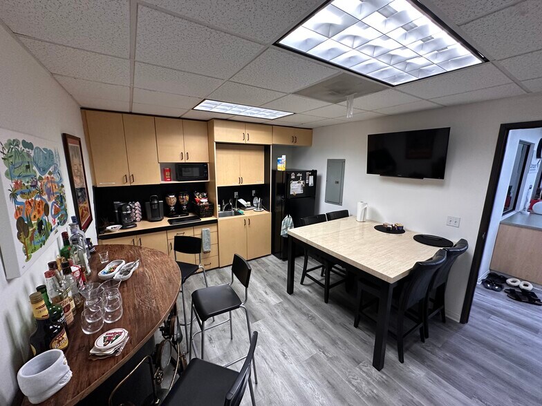 More Photos Of 739 E Walnut St, Pasadena Loft Creative Space For Lease