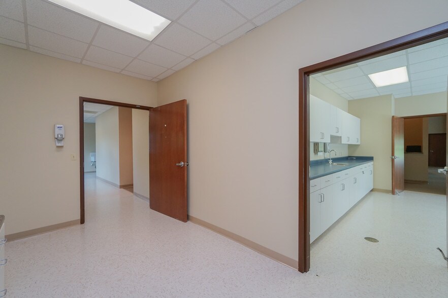 More Photos Of 100 Perpetual Sq, Anderson Medical For Lease