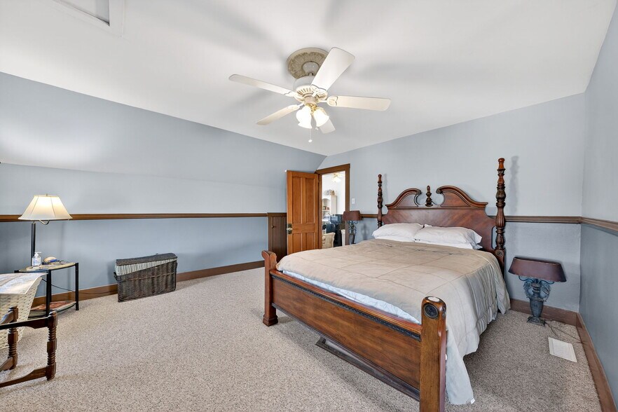 More Photos Of 1011 Market St, Hermann General Retail For Sale