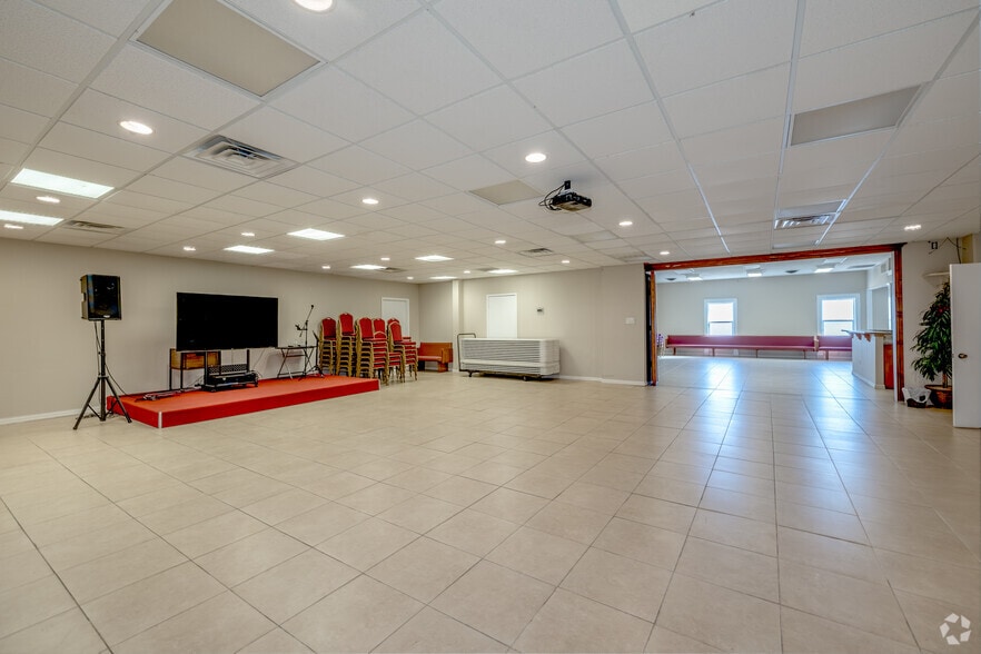 More Photos Of 2915 Broadway Blvd, Garland Religious Facility For Sale