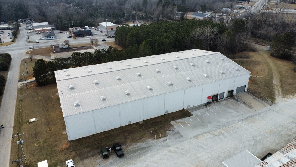 More Photos Of 111 Commerce Cir E, Greenwood Manufacturing For Lease