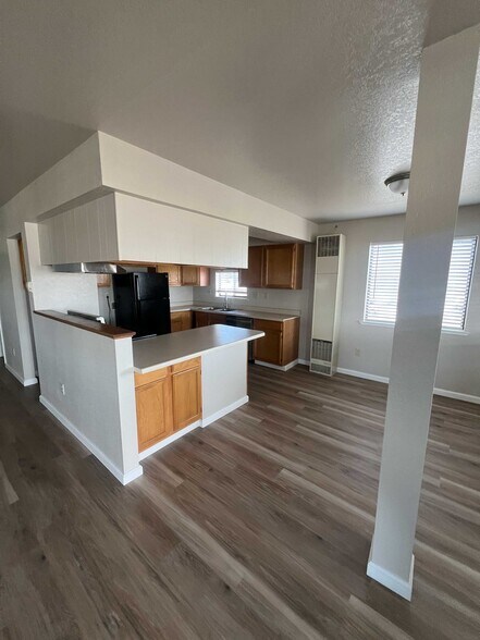More Photos Of 1000 C St, Hawthorne Office Residential For Sale