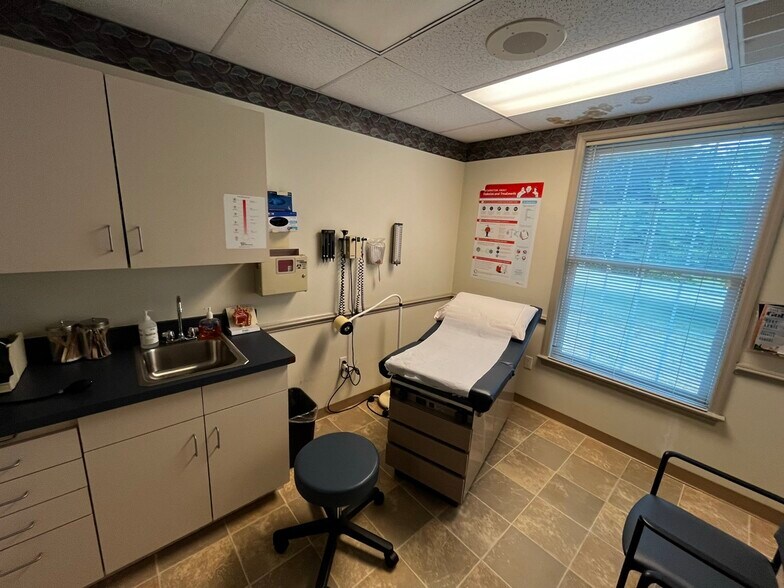 More Photos Of 4064 James Madison Hwy, Fork Union Medical For Sale