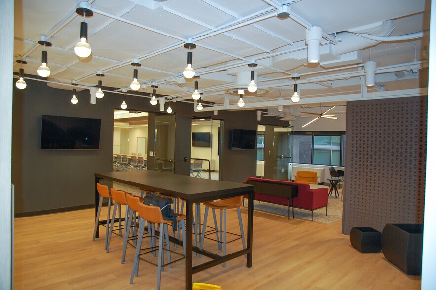 More Photos Of 11 DuPont Cir NW, Washington Office For Lease