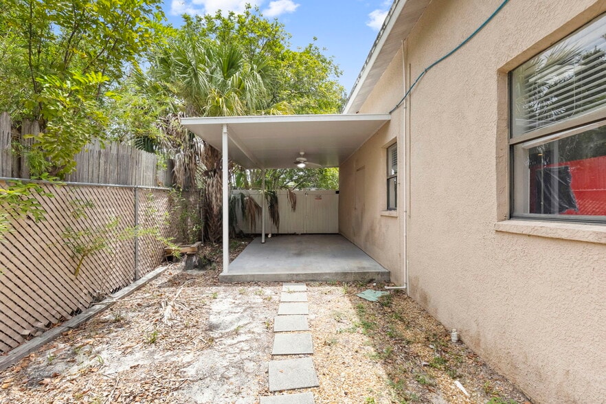 More Photos Of 1237 Lady Marion Ln, Dunedin Office For Lease