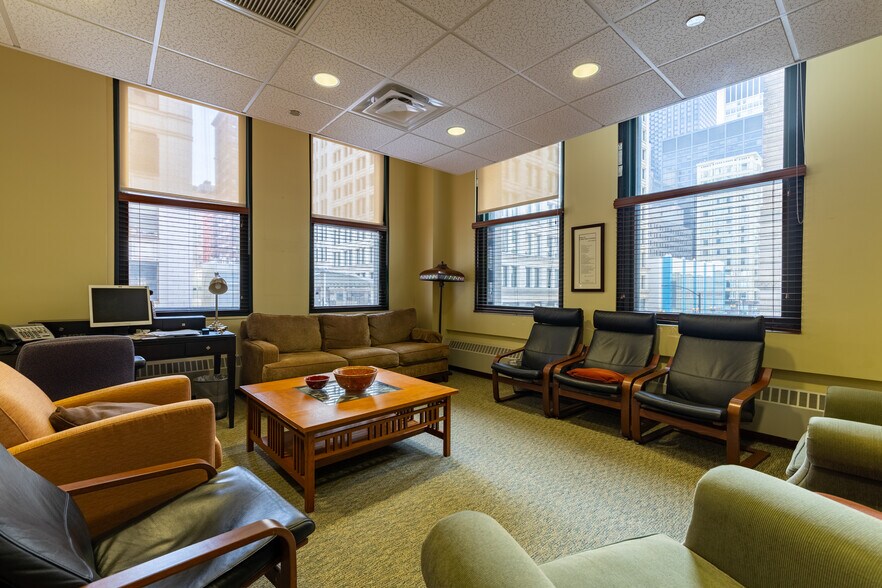 More Photos Of 50 E Washington St, Chicago Office For Sale