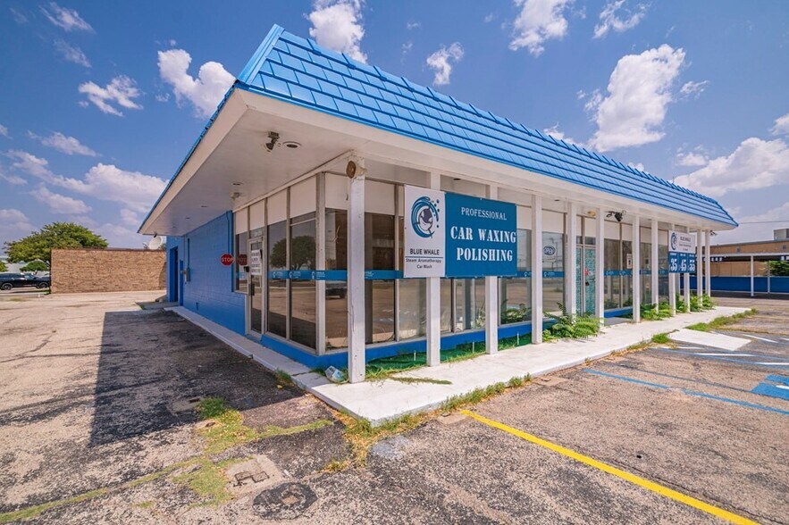 More Photos Of 2201 E 8th St, Odessa Office For Sale